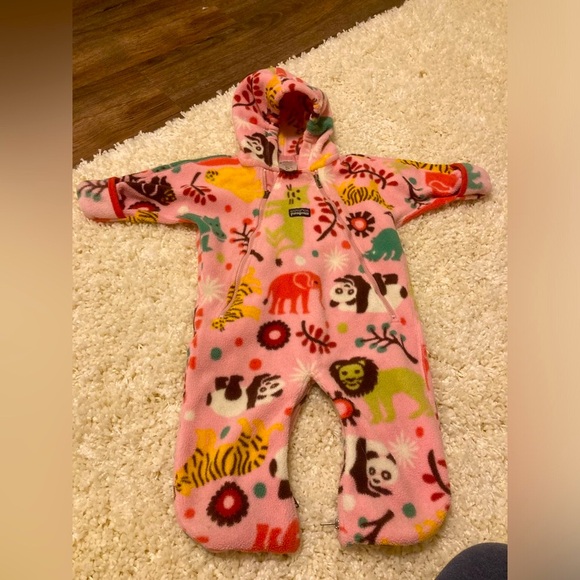Patagonia baby fleece, 6 months, fits like 6-12 - Picture 2 of 2
